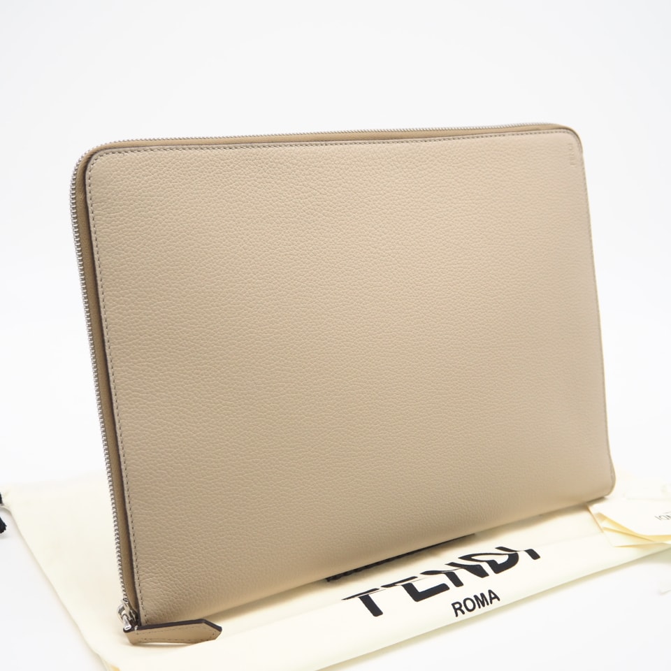 美品 FENDI フェンディ フェンディロゴ レザー クラッチバッグ 7N0167 クラッチバッグ ベージュ レザー メンズ