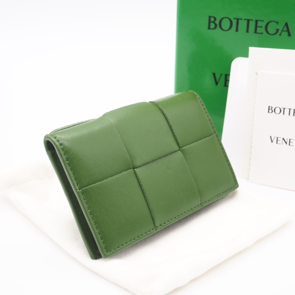 極美品 BOTTEGAVENETA ボッテガヴェネタ カーフスキン カセット フラップカードケース 748053VBWD23724 カードケース グリーン カーフレザー メンズ