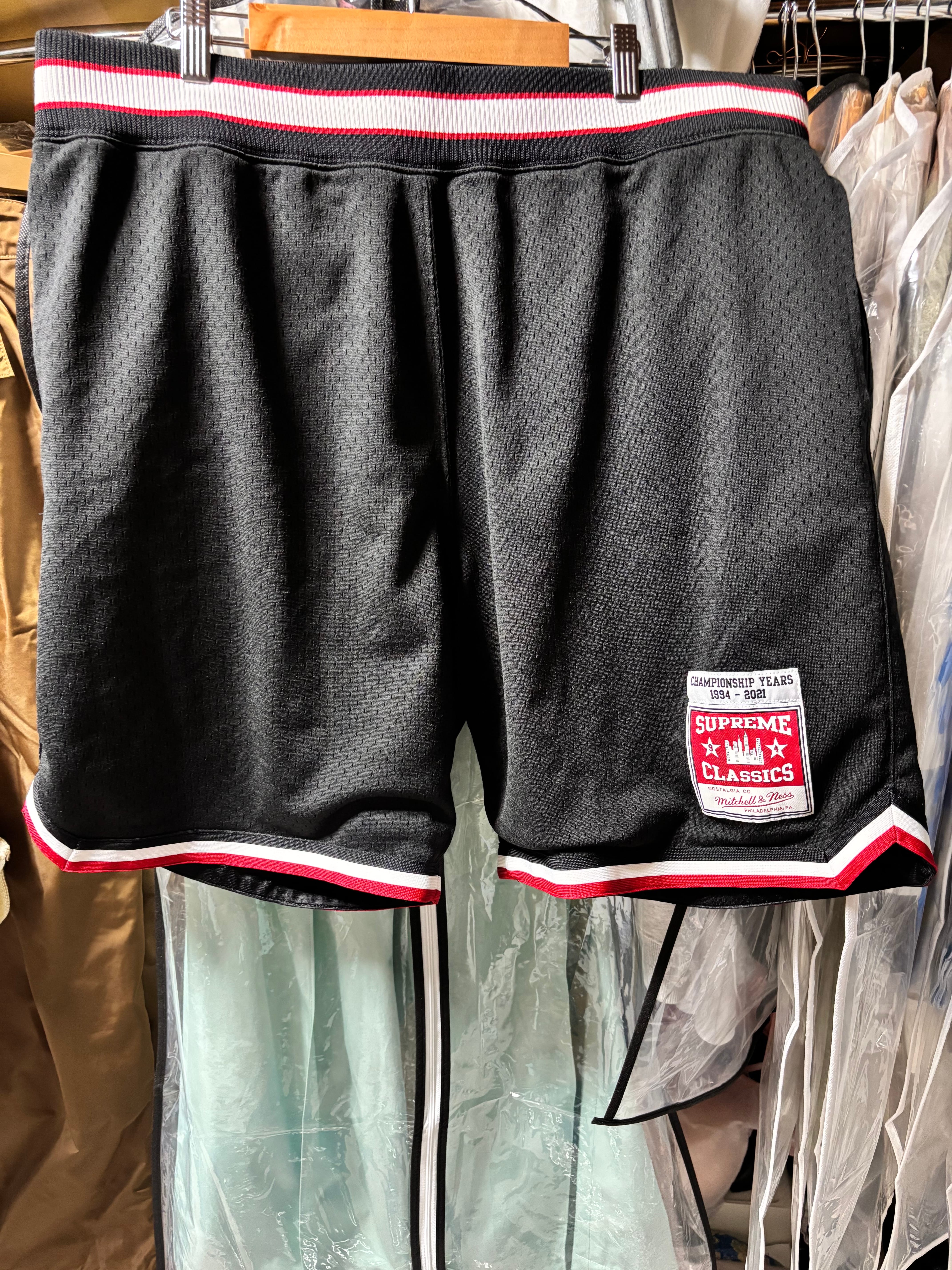 Supreme / Mitchell & Ness® Basketball Short "Black"