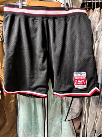 Supreme / Mitchell & Ness® Basketball Short "Black"