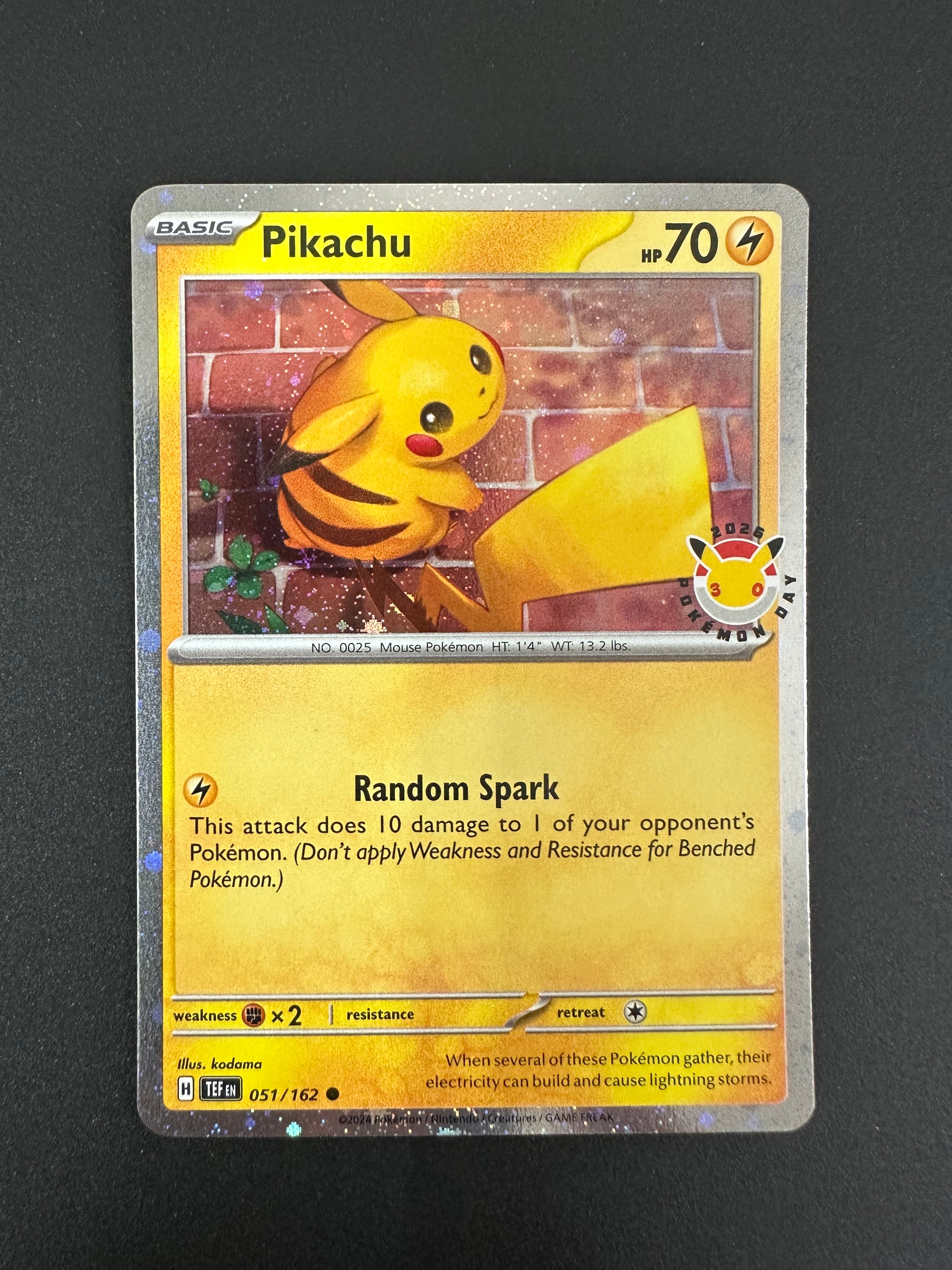 ピカチュウ C [TEF EN 051/162]【英語版】(メガエボリューション「ポケモンデイ 2026 コレクション」)