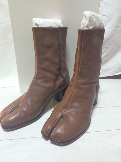 TABI LEATHER ANKLE BOOTS