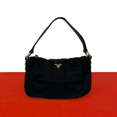 PRADA プラダ 三角 ロゴ 金具 ナイロン レザー ショルダーバッグ ブラック
13831
