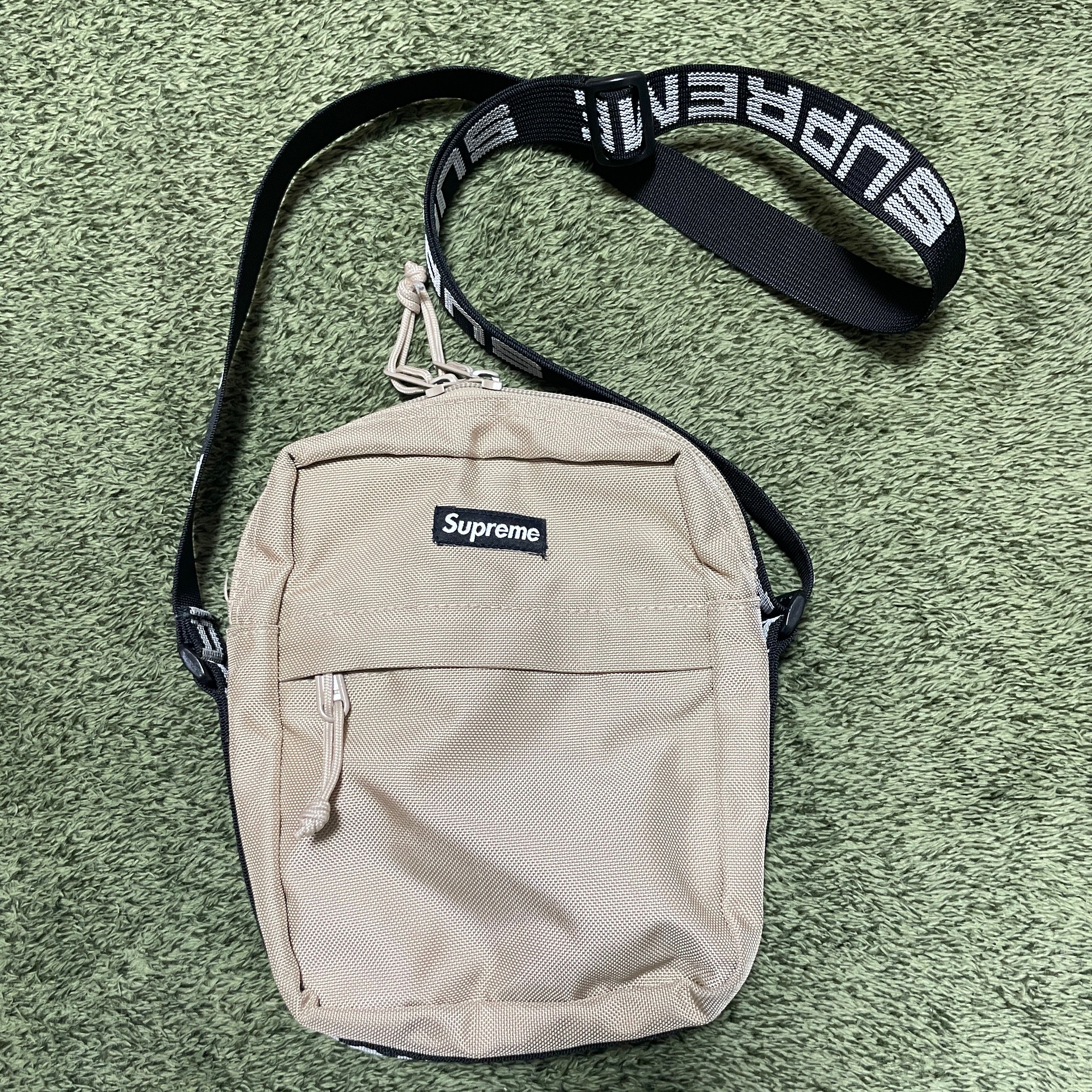 シュプリーム 18SS ショルダー バック "タン"