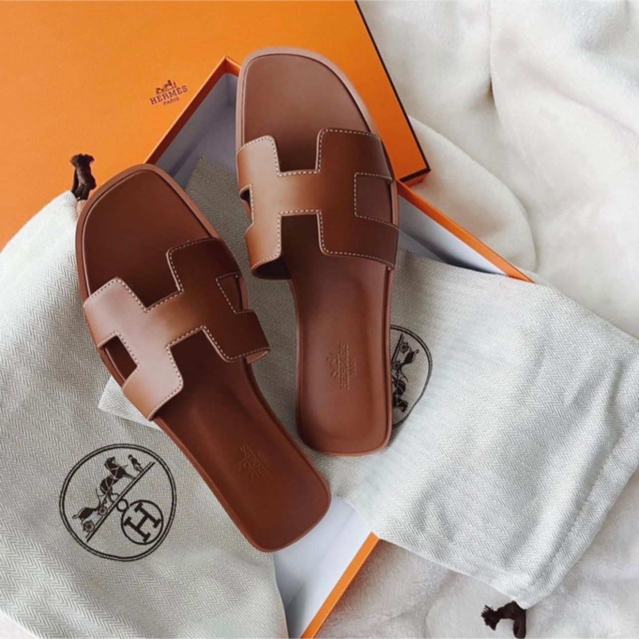 【新品未使用】エルメス サンダル オラン 36 ゴールド
