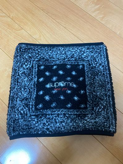 Supreme Bandana Fleece Neck Gaiter Supreme Bandana Fleece Neck Gaiter