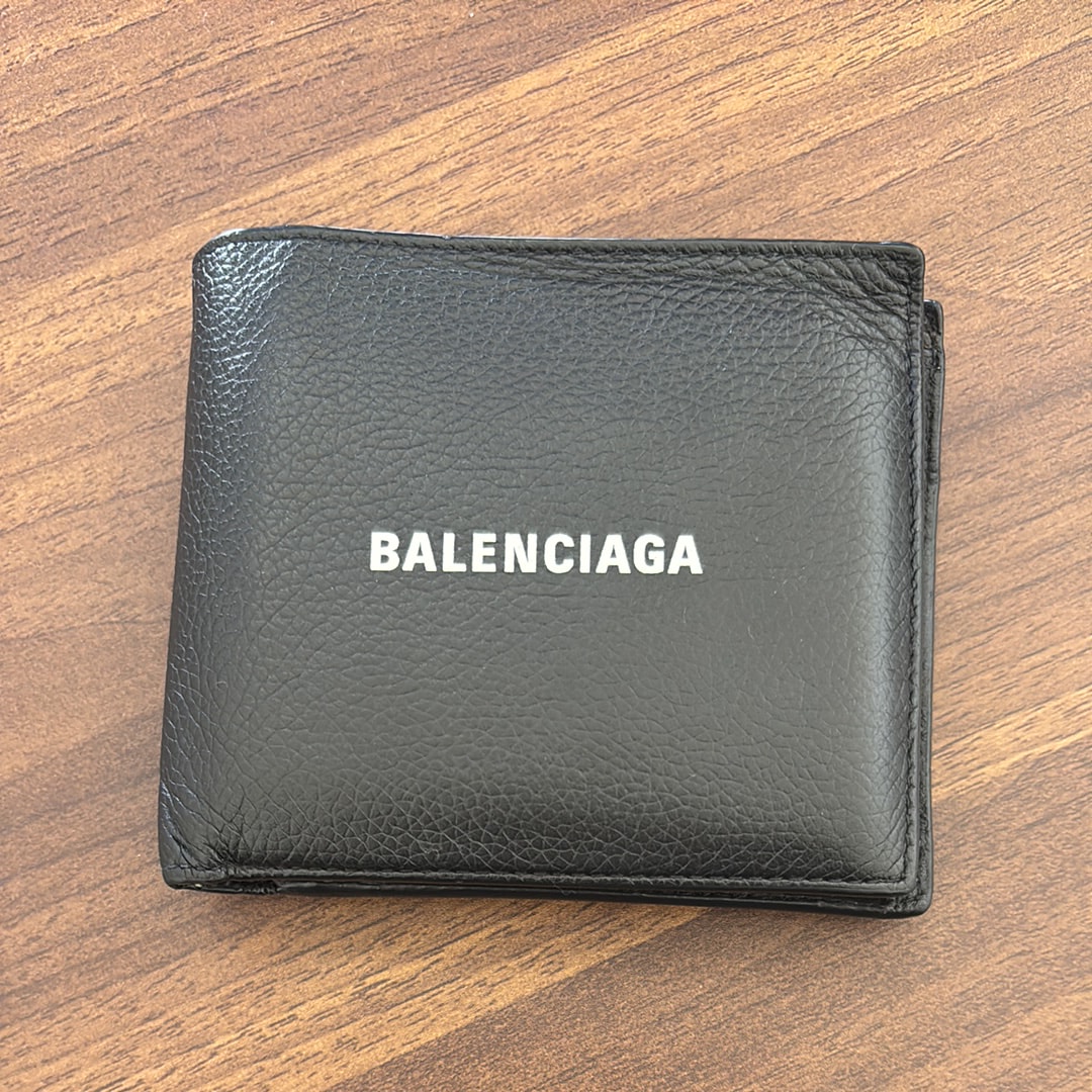 BALENCIAGA Cash Square Folded Coin Wallet Grained Calfskin "Black/White"