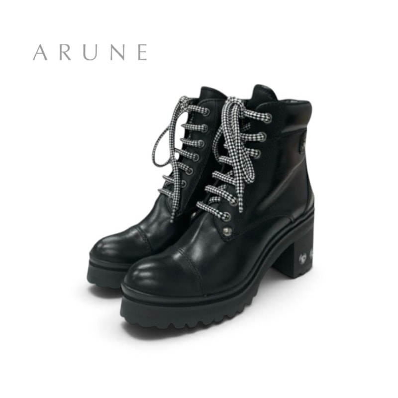 ミュウミュウ MIUMIU ブーツ ショートブーツ 靴 シューズ レザー ブラック 黒 レースアップ ビジュー