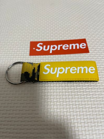 Supreme Webbing Keychain "Yellow Camo" (23SS)