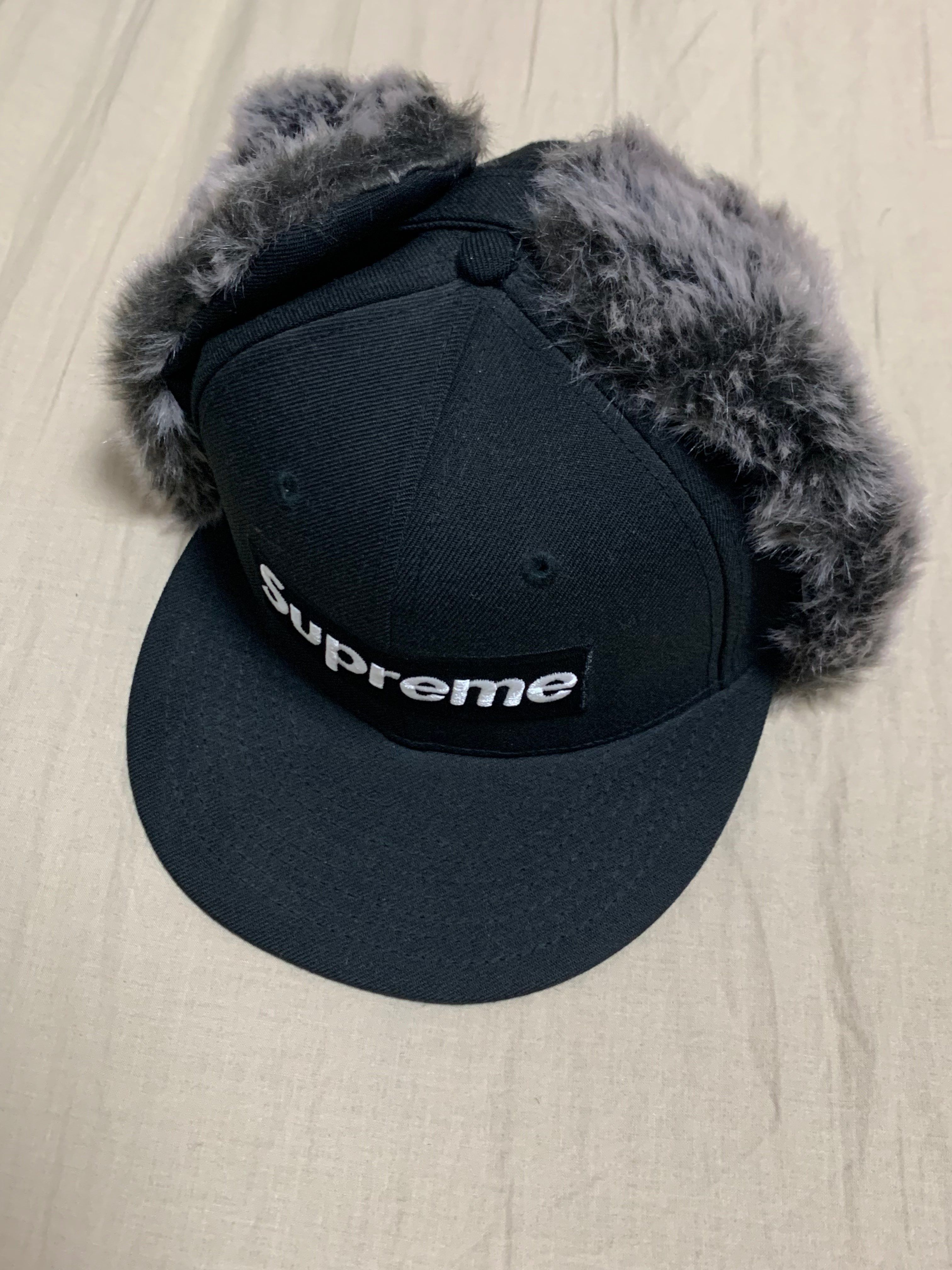 Supreme Earflap New Era® "Black"