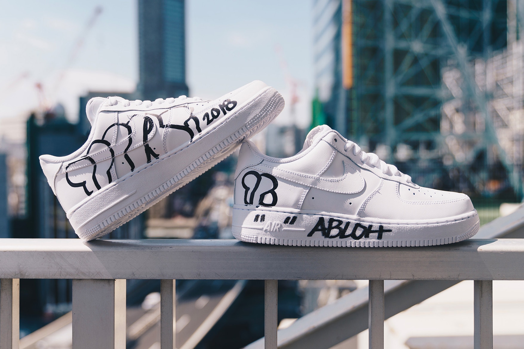 ヴァージル・アブローの直筆サイン入り「AIR FORCE 1」をHYPEBEASTが抽選中!
