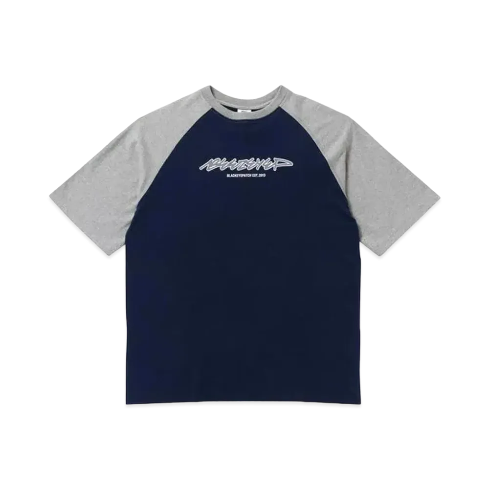 BlackEyePatch BEEZ-EYE-P SCRIPT LOGO RAGLAN TEE "H.Gray/Navy"