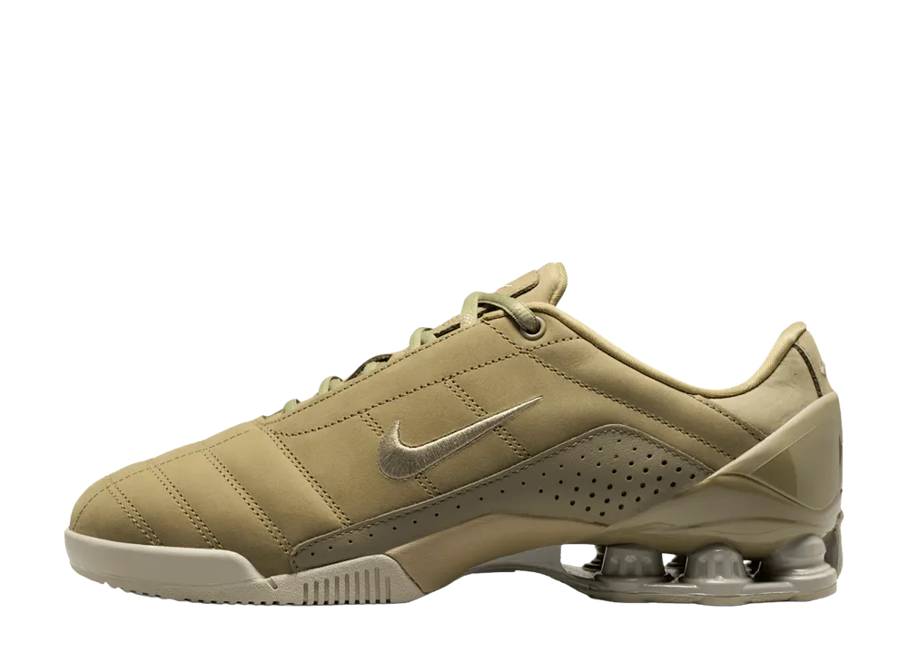 ナイキ ウィメンズ トータル90 ショックス マジア スウェード "ニュートラルオリーブ"
