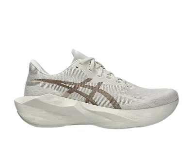 Asics Novablast 6 "Soft Oat/Greige"