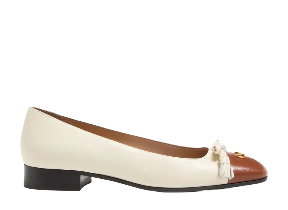 Valentino Garavani Women's Ivory Leather Vlogo Signature Ballerinas "White"