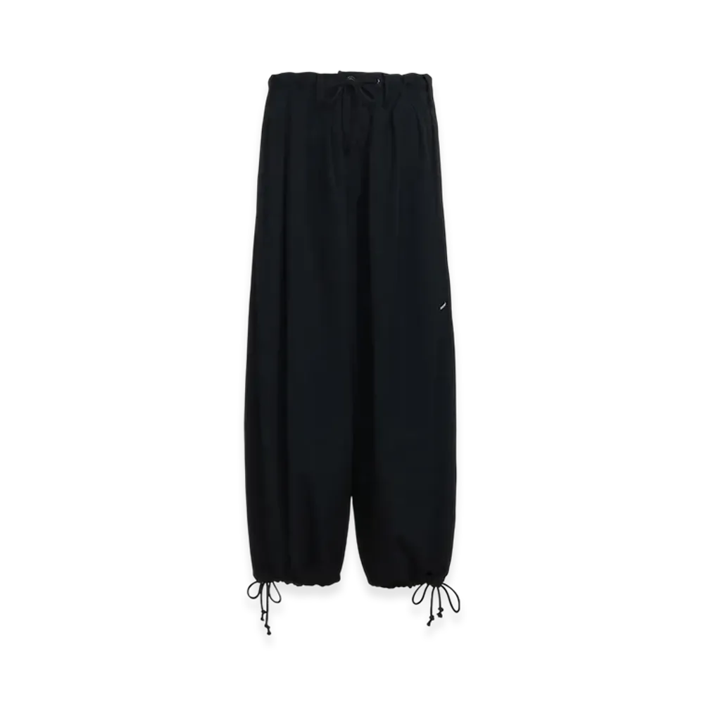 S'YTE Washer Finished Wool Gabardine Balloon Pants With Zipper Pockets "Black"