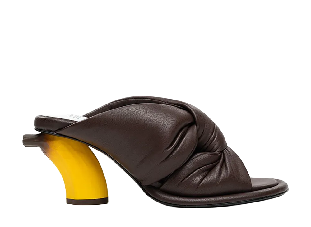 メゾンミハラヤスヒロ ウィメンズ バナナ ヒール パファー サンダル "ブラウン"