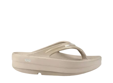 OOFOS Women's OOmega "Nomad"