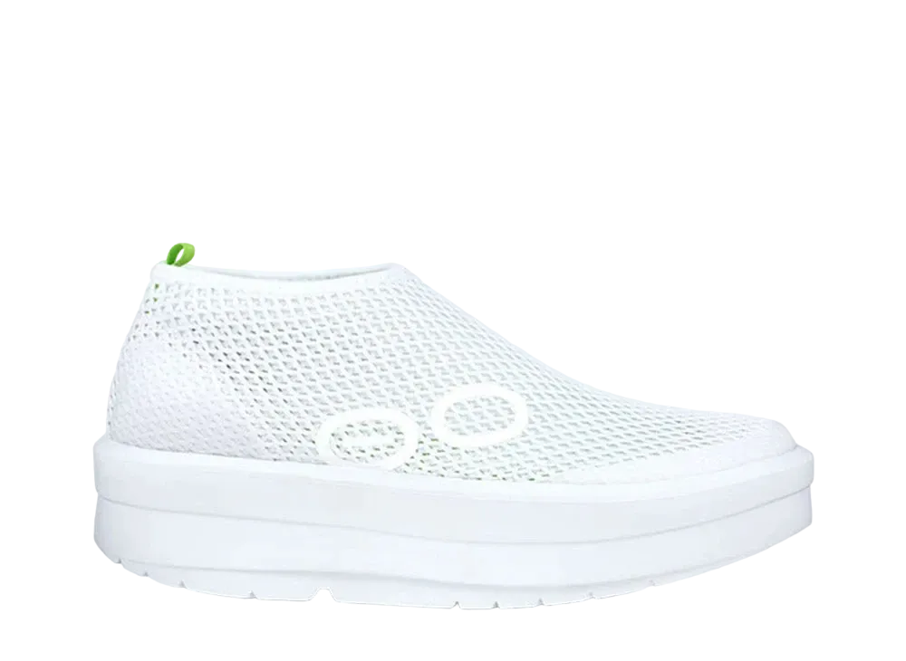 OOFOS Women's OOmega Chukka "White"