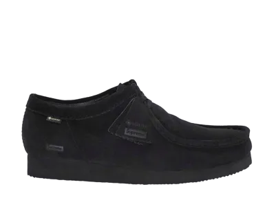 シュプリーム × クラークス ワラビー GTX "ブラック"
