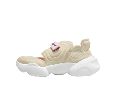 ナイキ ウィメンズ エア アクアリフト "ラタン"