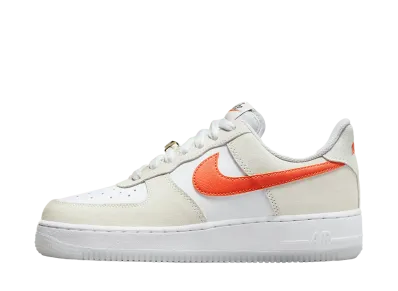ナイキ ウィメンズ エアフォース1 ロー ファースト ユーズ "オレンジスウッシュ"