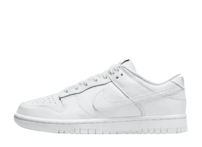ナイキ ウィメンズ ダンク ロー "トリプルホワイト"