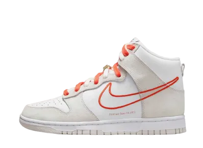 ナイキ ウィメンズ ダンク ハイ SE ファーストユース "ホワイト/オレンジ"