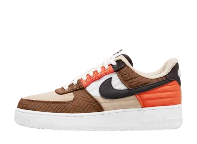 ナイキ ウィメンズ エアフォース 1 ロー トースティ "ブラック-ピーカン-サミット ホワイト"