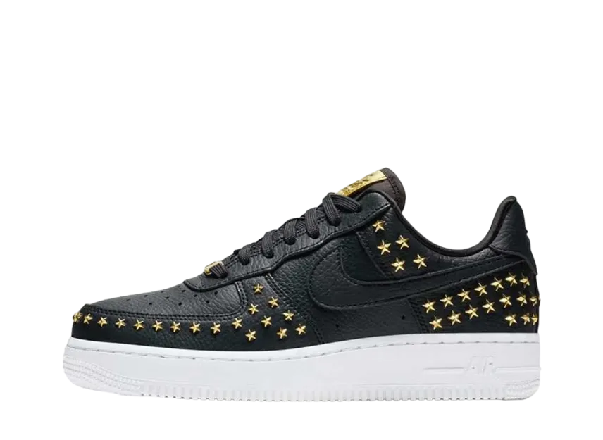 ナイキ ウィメンズ エアフォース1 ロー スター スタッディド "ブラック"