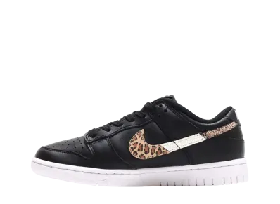 ナイキ ウィメンズ ダンク ロー SE "ブラック/アニマルスウッシュ/サファリ"