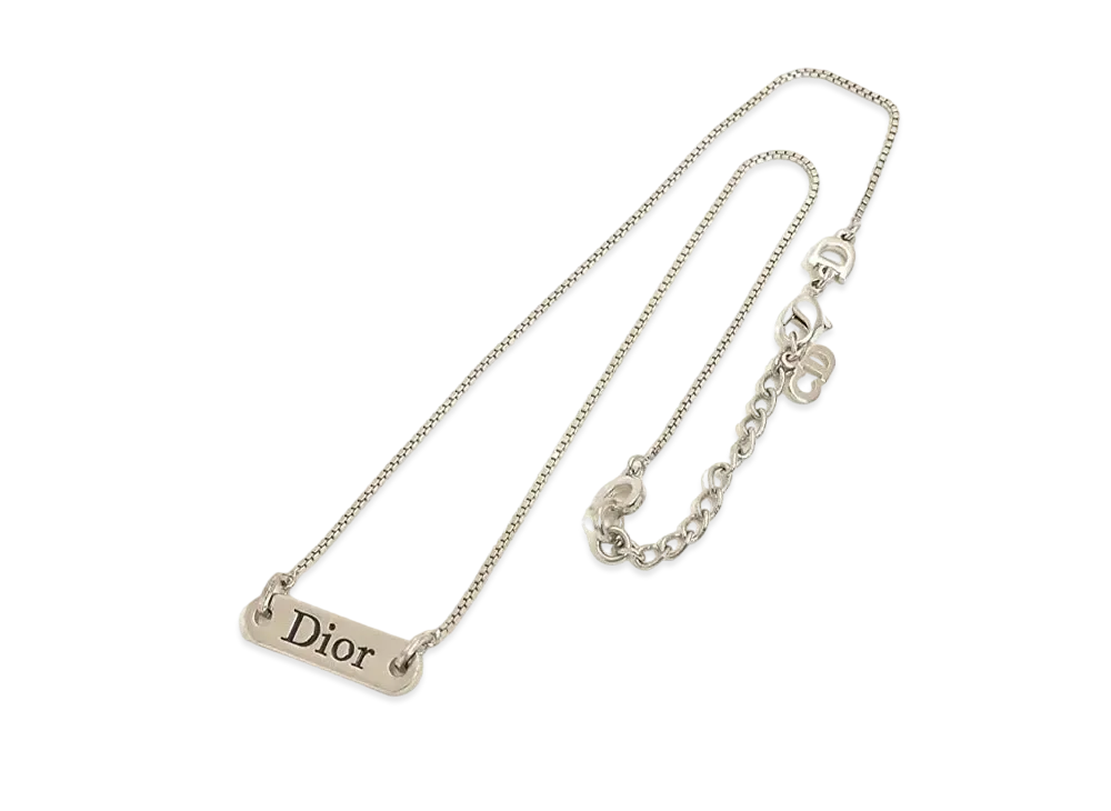 ディオール プレート ロゴ ネックレス "シルバー"