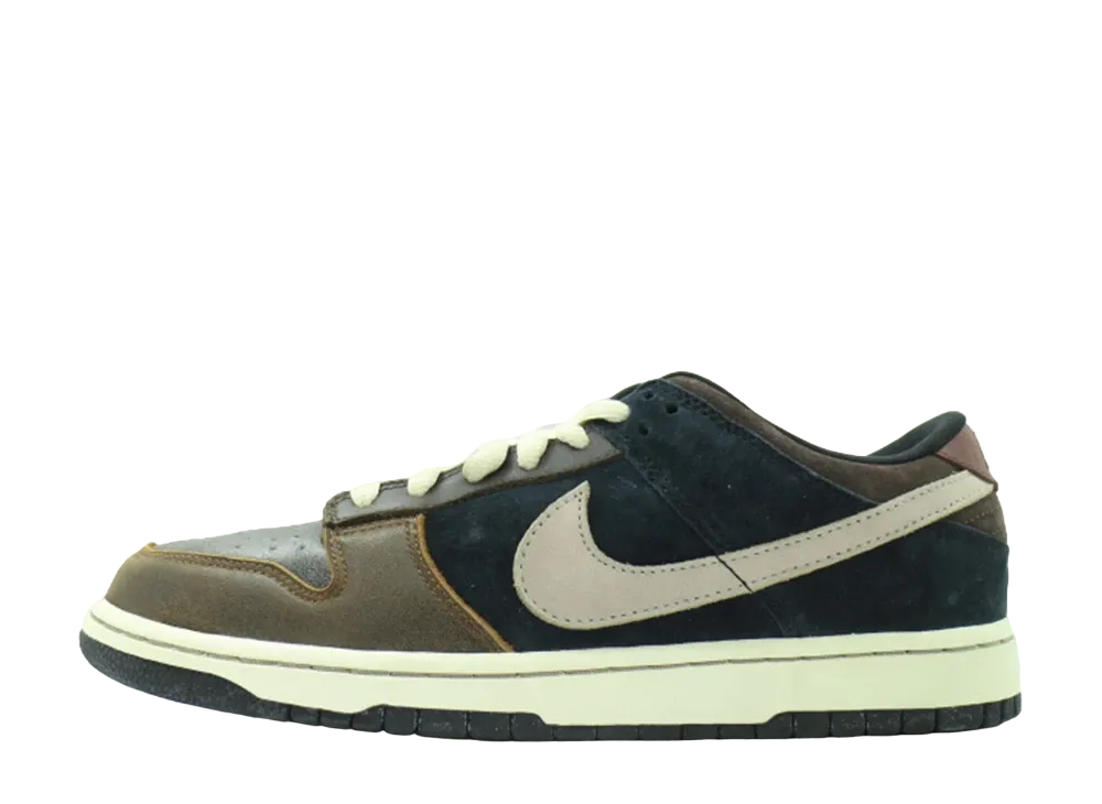 Nike SB Dunk Low "Strummer"