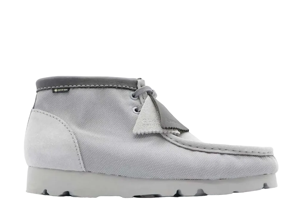クラークス ワラビーブーツ GTX "ライトグレー テキスタイル"