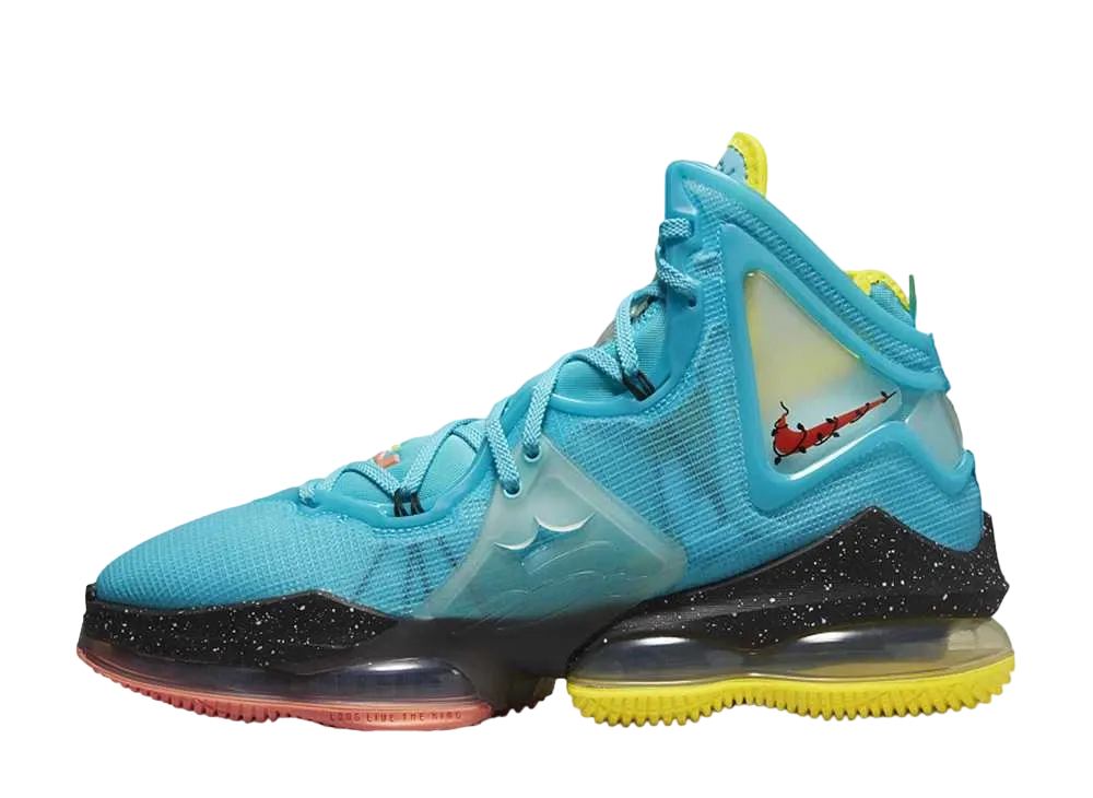 ナイキ レブロン19 "クリスマス"