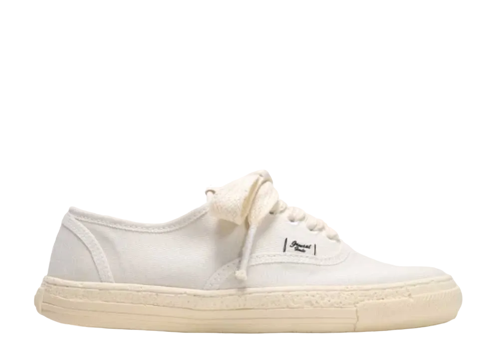 ジェネラル スケール パストソール 5 ホール ロー トップ スニーカー "ホワイト"