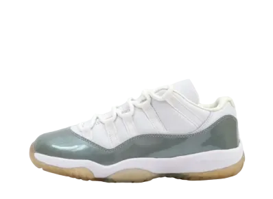 ナイキ ウィメンズ エアジョーダン11 レトロ ロー "メタリック シルバー"