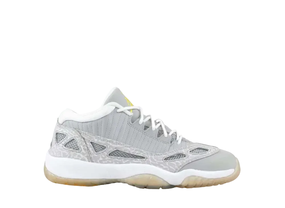 ナイキ GS エアジョーダン11 ロー レトロ IE "シルバー ゼスト"