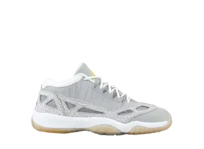 ナイキ GS エアジョーダン11 ロー レトロ IE "シルバー ゼスト"