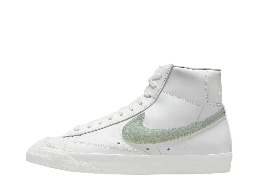 ナイキ ウィメンズ ブレーザー ミッド エッセンシャル "サミット ホワイト/ダスティ セージ"