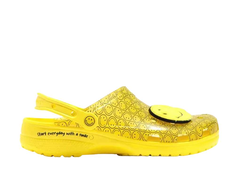 スマイリー ワールド × クロックス クラシック クロッグ "トランスルーセント"