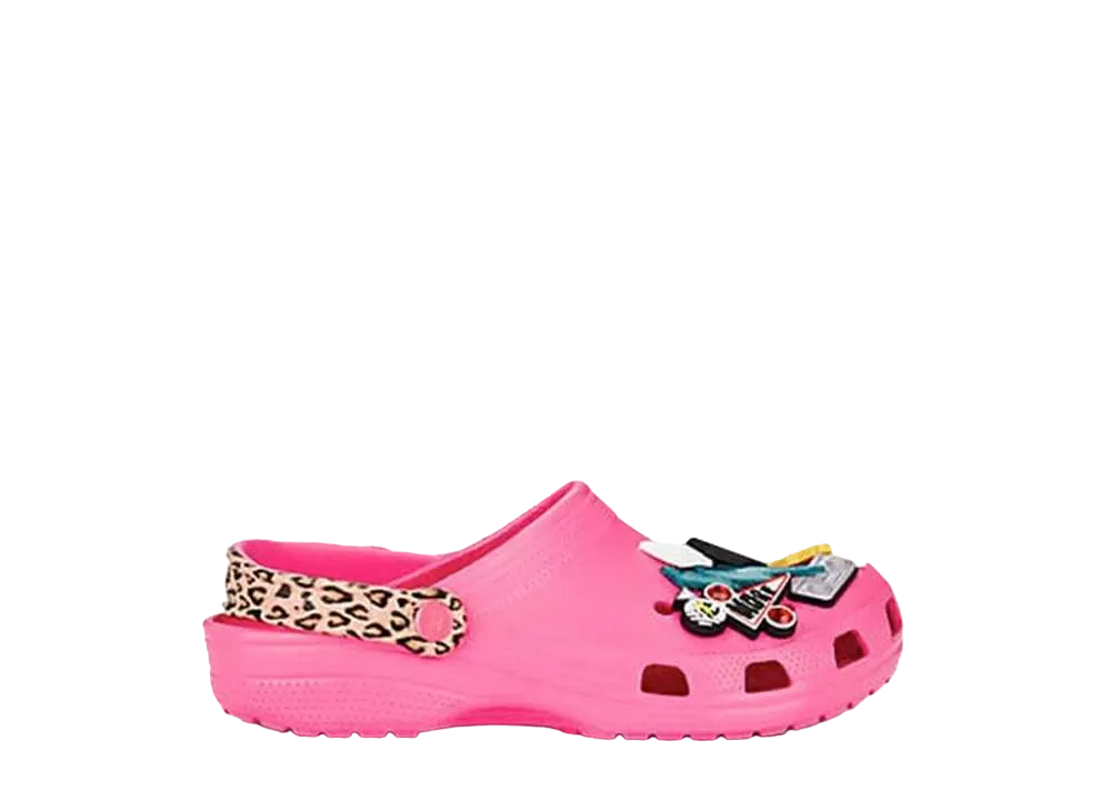 バーニーズ ニューヨーク エックス オー × クロックス クラシック クロッグ "エレクトリック ピンク"