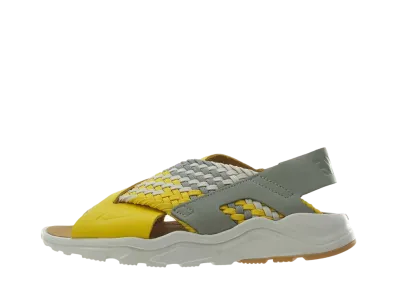 ナイキ ウィメンズ エア ハラチ ハラチ ウルトラ "ミネラル イエロー/ダーク スタッコ"