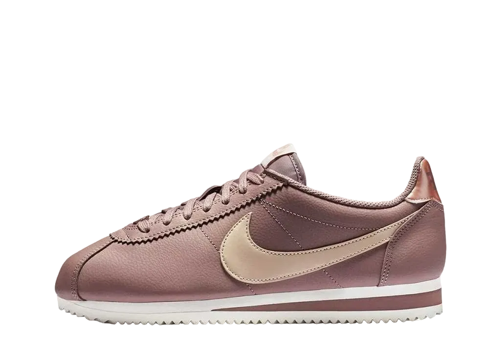 ナイキ ウィメンズ クラシック コルテッツ "スモーキー モーブ/メタリック レッド ブロンズ"