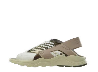 ナイキ ウィメンズ エアハラチ ハラチ ウルトラ "フォッシル/サンド ミディアム オリーブ"