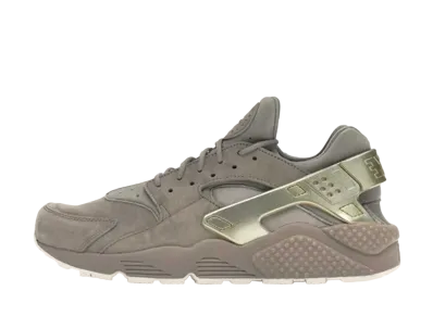 ナイキ エア ハラチ ラン "ゴールド ラッシュ"