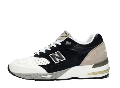 Sneakersnstuff (SNS) × New Balance 991 "Black/White"