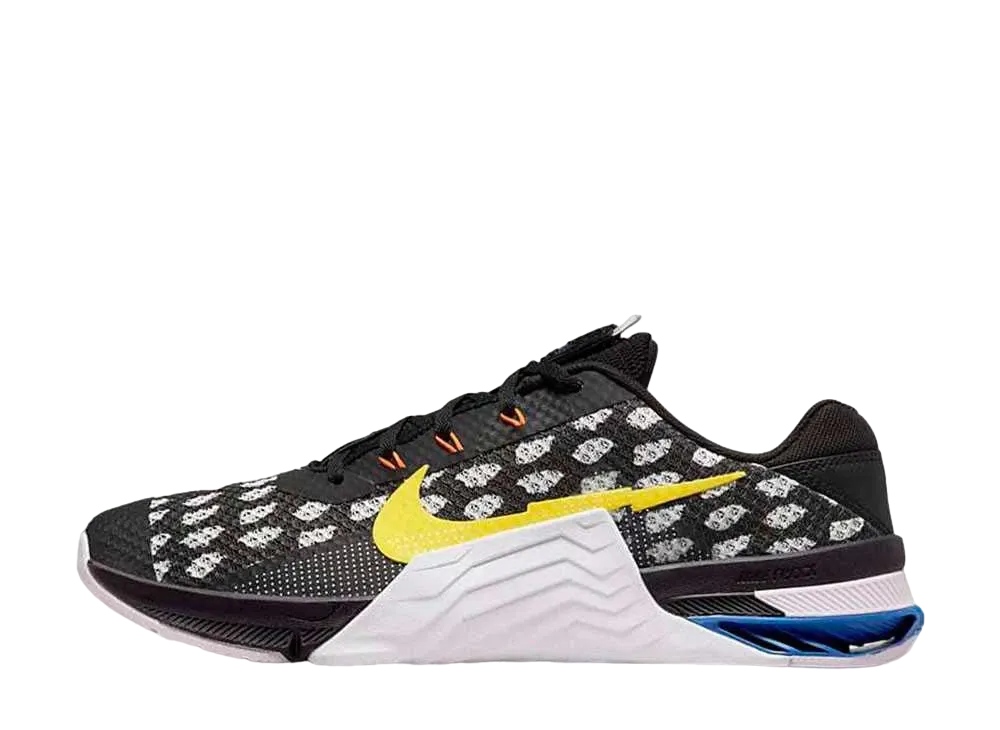 ナイキ メトコン 7 "ブラック/イエロー ストライク"