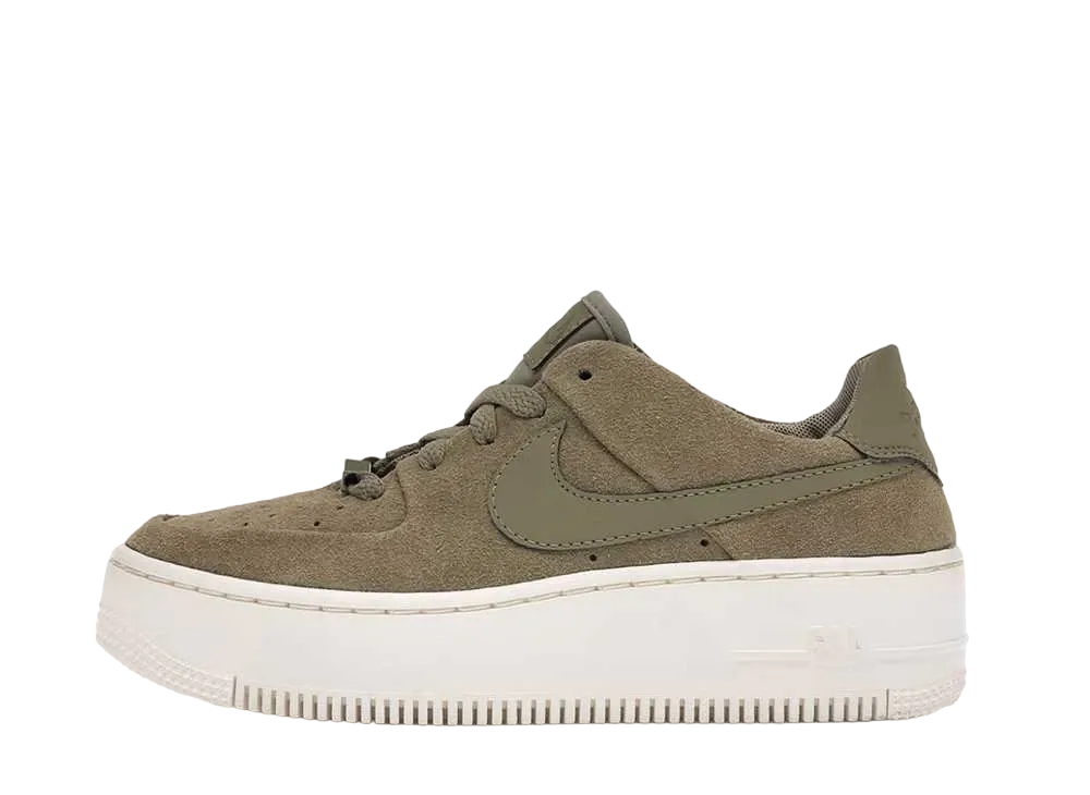 ナイキ ウィメンズ エアフォース1 ロー セージ "トルーパー"