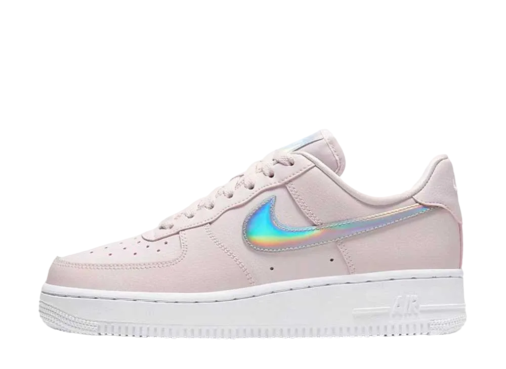 ナイキ ウィメンズ エアフォース 1 ロー "ピンク イリデセント"